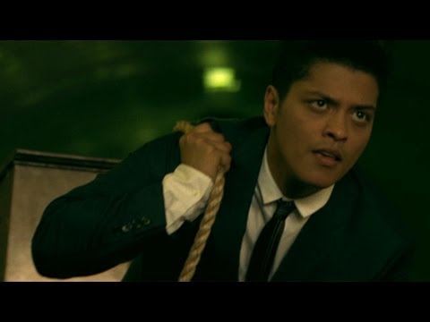 Bruno Mars – Grenade [OFFICIAL VIDEO]