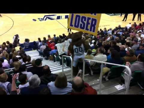 Utah Jazz bear and Cleveland Cavalier fan go at it. (Original video)