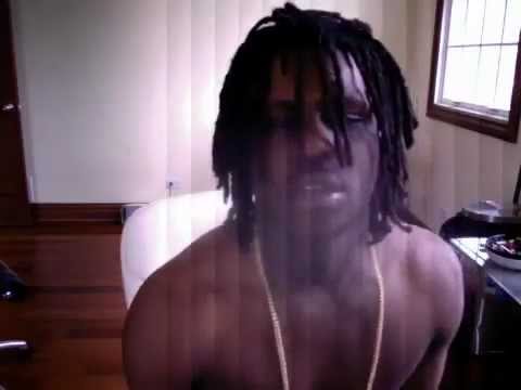 Chief Keef Listening To Gucci Mane “Servin” While Smoking Dope & Counting Money