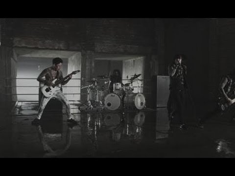 Escape The Fate – Ungrateful (Official Music Video)