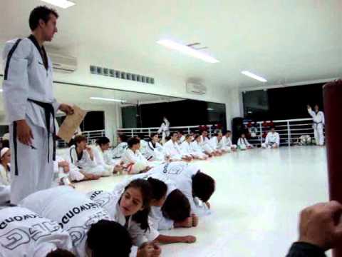 GuinhoGuitar no exame de Taekwondo ( AFG )