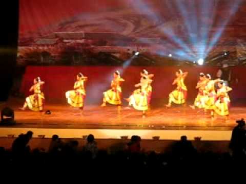 Wuhan university indian dance 2008 classical vs hiphop battle
