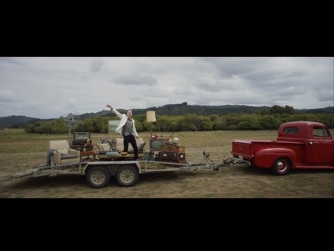 MACKLEMORE & RYAN LEWIS – CAN’T HOLD US FEAT. RAY DALTON (OFFICIAL MUSIC VIDEO)