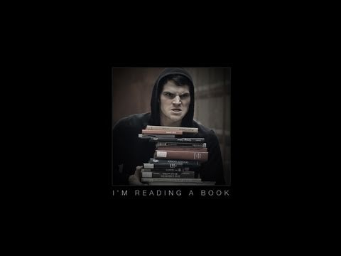 JULIAN SMITH – I’m Reading a Book