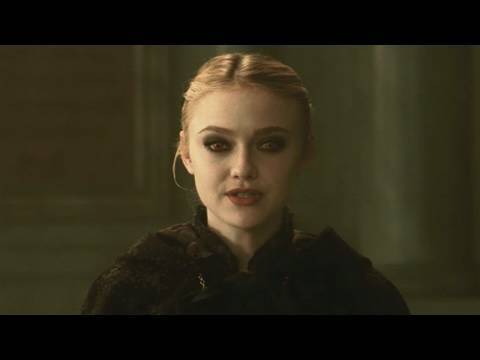 New Moon Official Trailer #3 (HD)